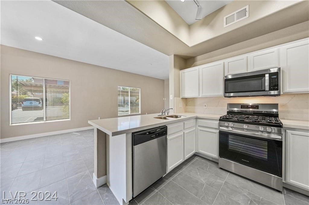 2305 W Horizon Ridge Parkway - Photo 9