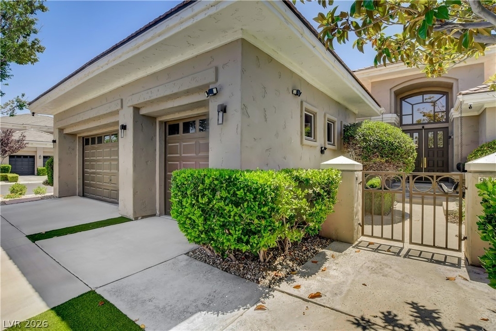 9101 Crystal Lake Court - Photo 4