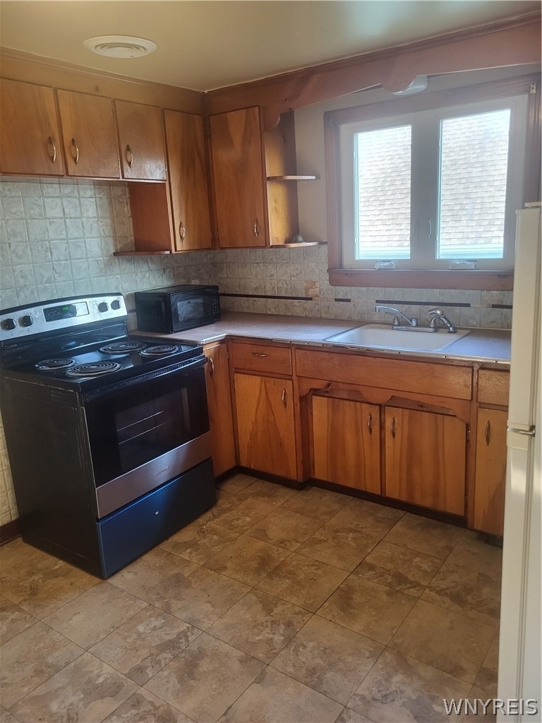 1368 Harlem Road - Photo 4