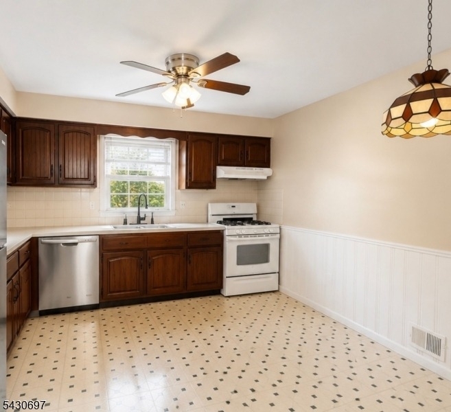 2479 Dayton Ave - Photo 3