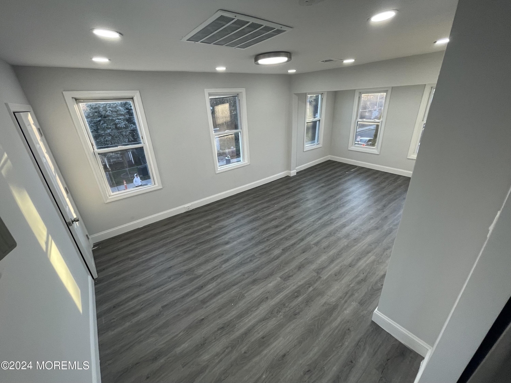 1257 Washington Avenue - Photo 3