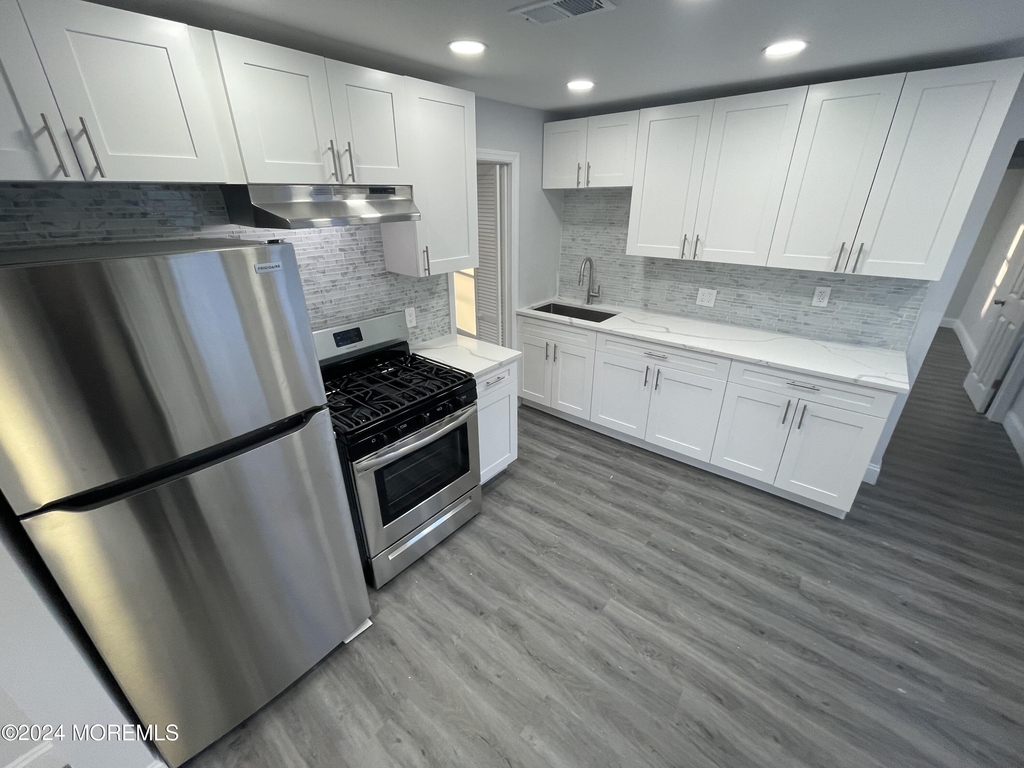 1257 Washington Avenue - Photo 0