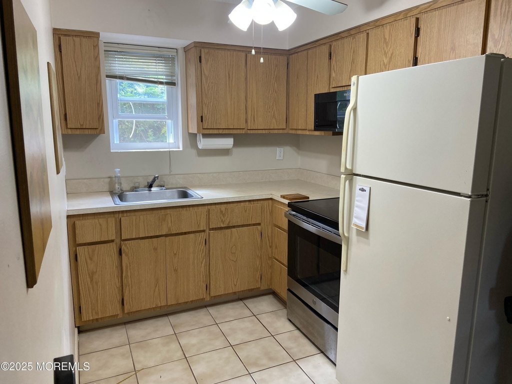 548 Ocean Boulevard - Photo 1