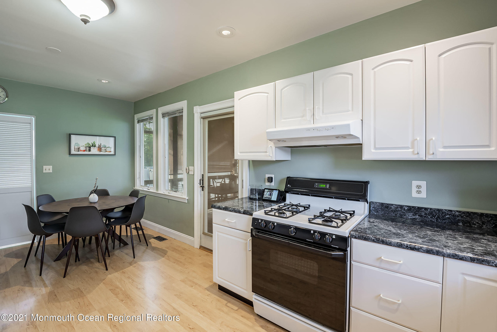 132 Sampson Place - Photo 4