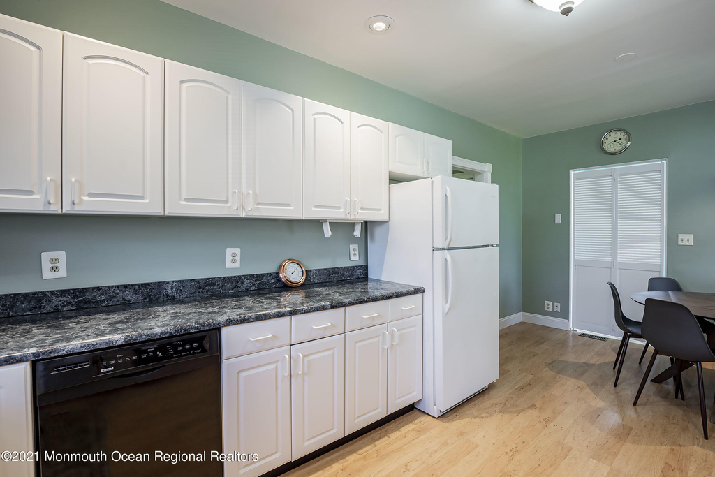 132 Sampson Place - Photo 10