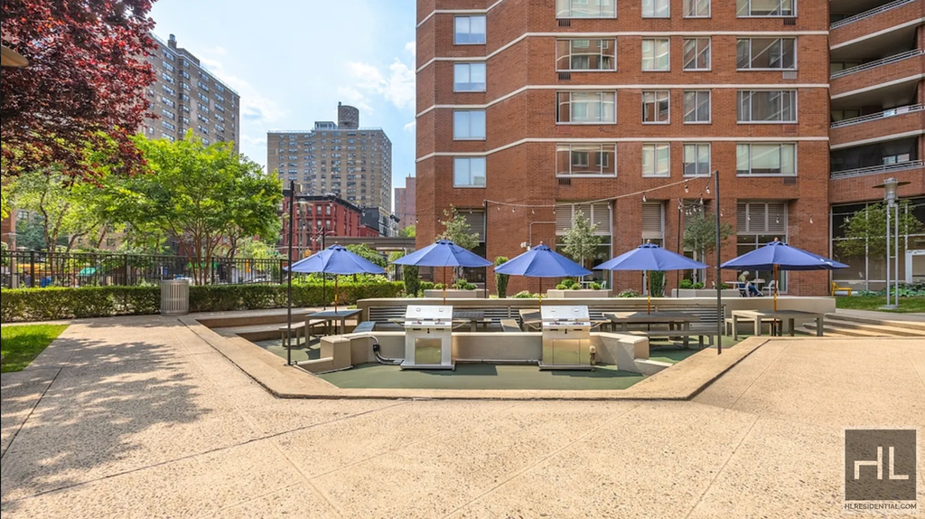 2nd Avenue - Photo 14