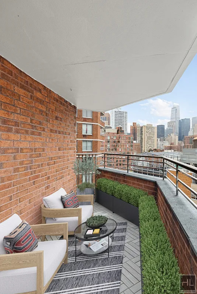 2nd Avenue - Photo 4