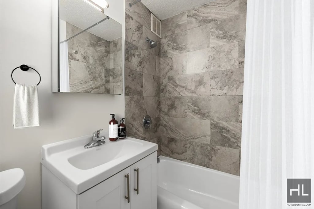 2nd Avenue - Photo 3