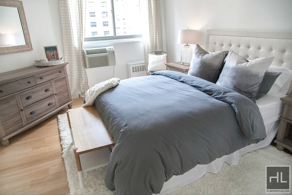 2nd Avenue - Photo 2
