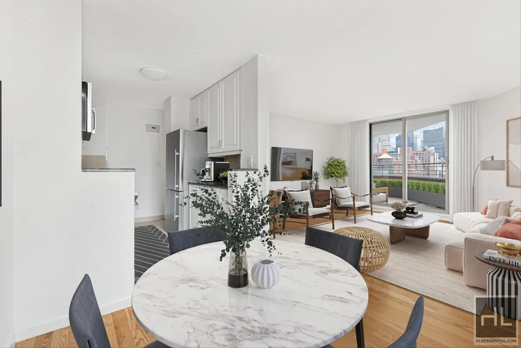 2nd Avenue - Photo 1