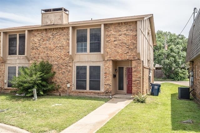 2205 Chase Court - Photo 3