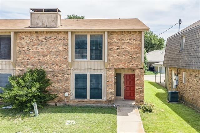 2205 Chase Court - Photo 1