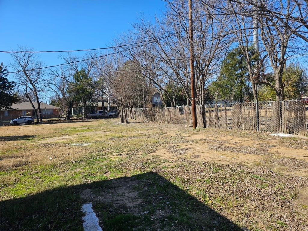 111 W Avenue D - Photo 3