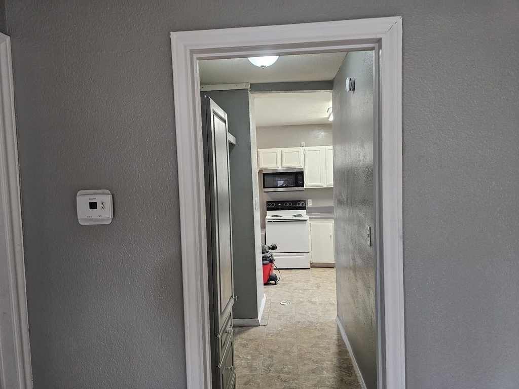 111 W Avenue D - Photo 11