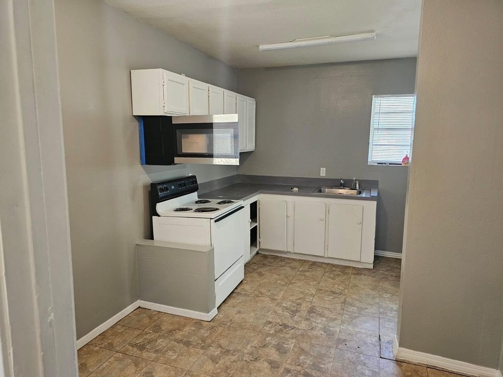111 W Avenue D - Photo 6