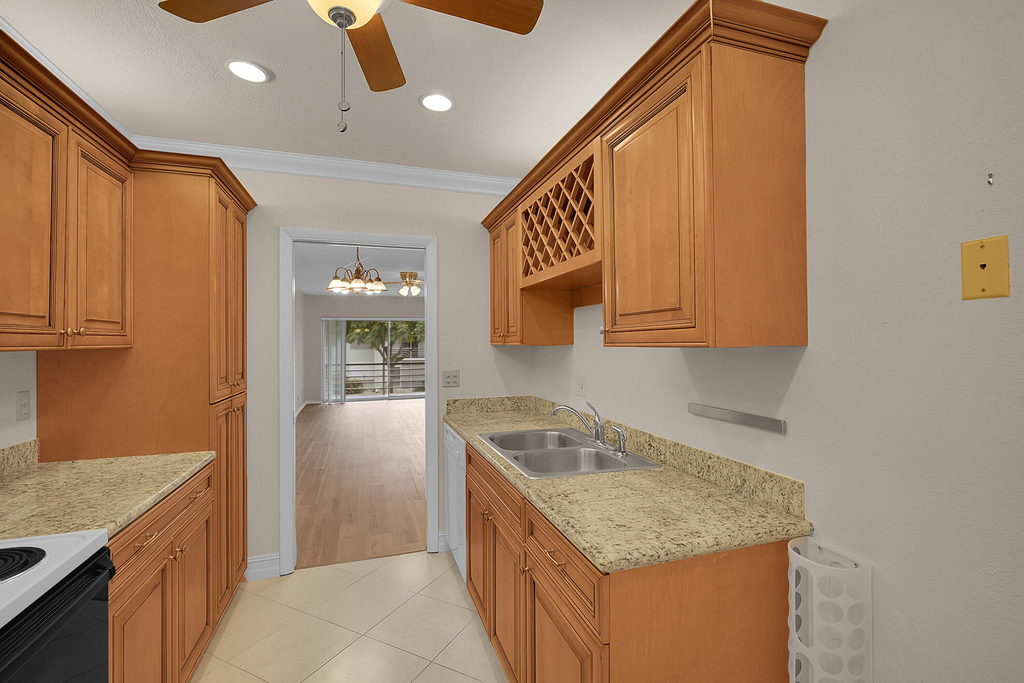 2340 Sw 22nd Avenue - Photo 4