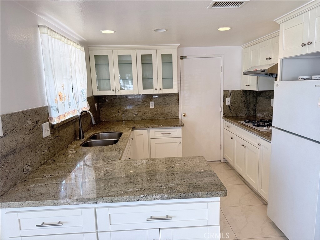 511 N Mcpherrin - Photo 4