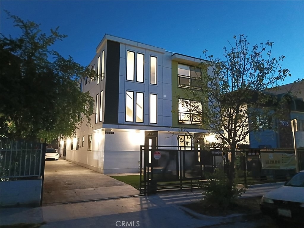 5654 La Mirada Avenue - Photo 8