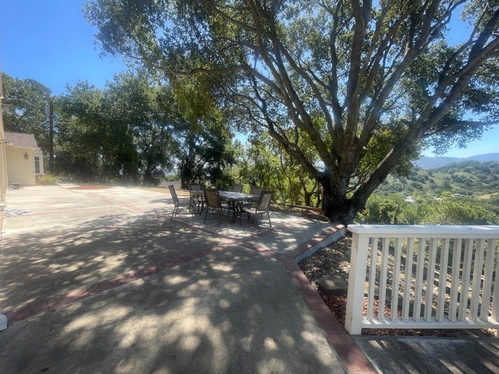22505 Rolling Hills Road - Photo 4