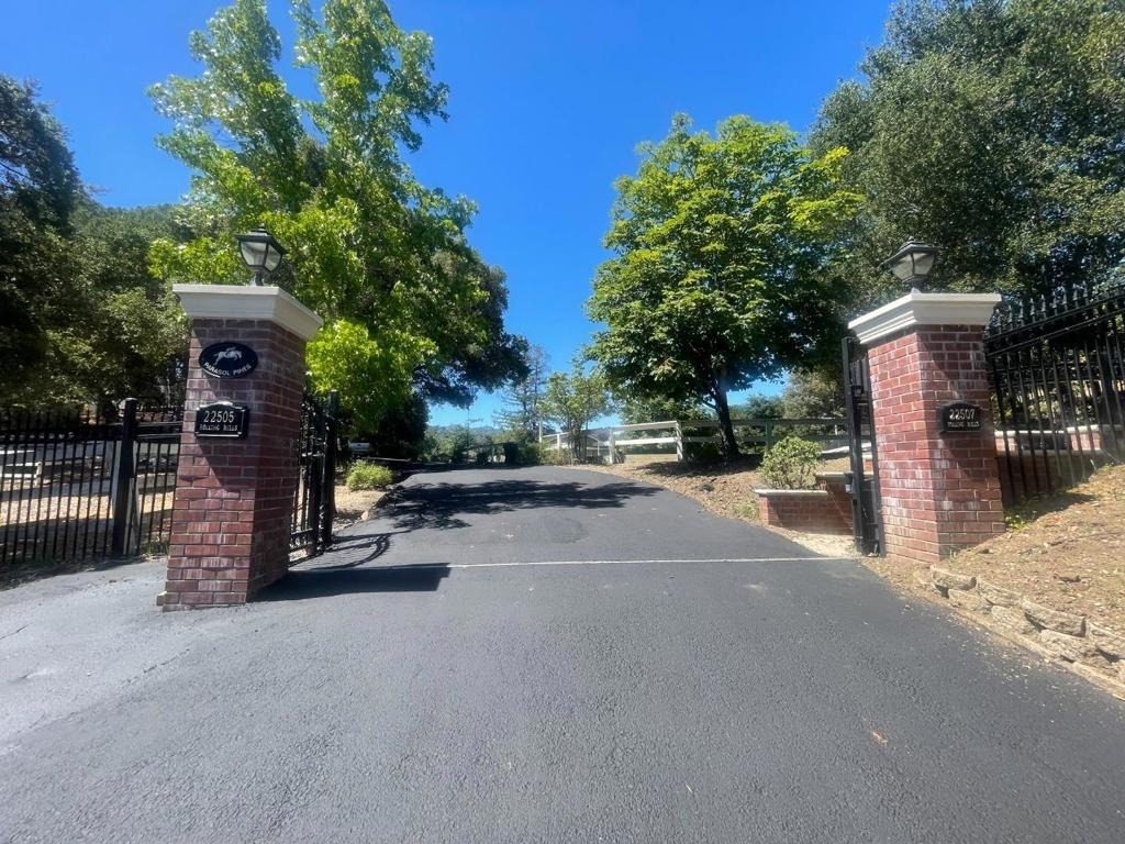 22505 Rolling Hills Road - Photo 32
