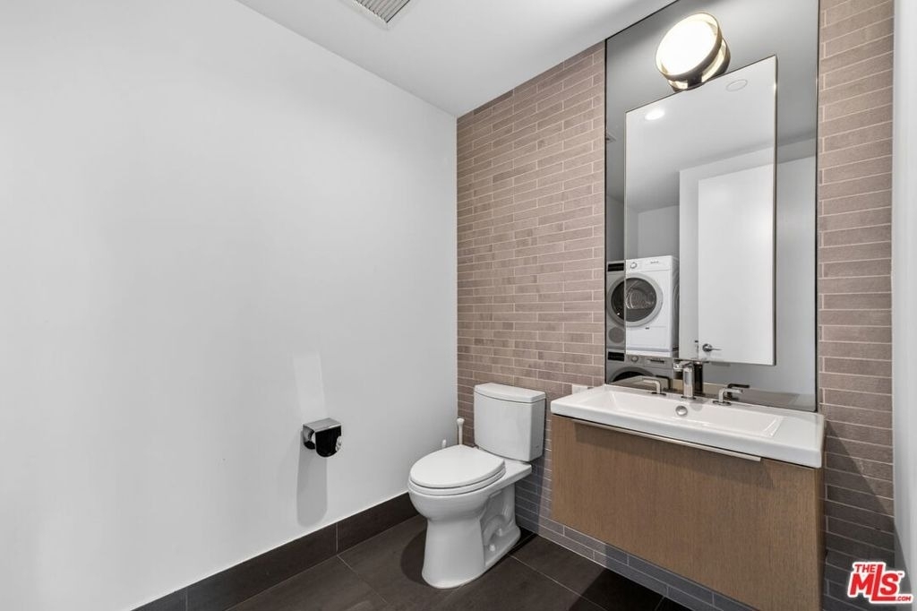 889 Francisco Street - Photo 20