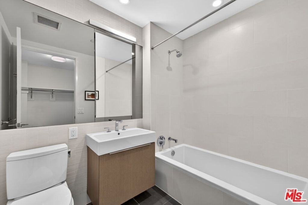 889 Francisco Street - Photo 16