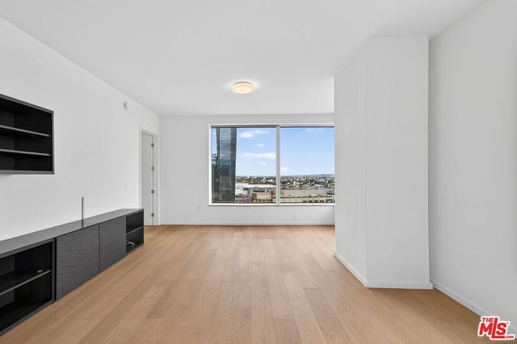 889 Francisco Street - Photo 3