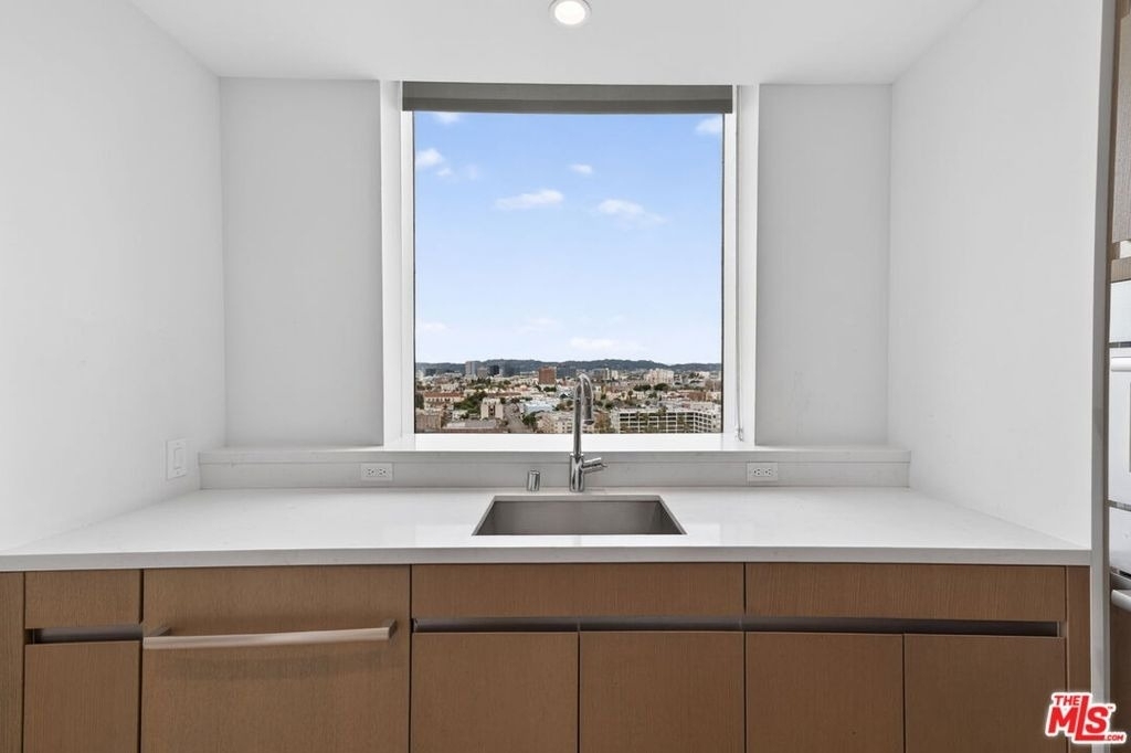 889 Francisco Street - Photo 7