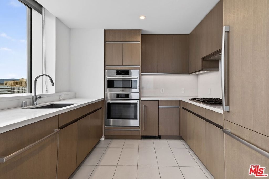 889 Francisco Street - Photo 5