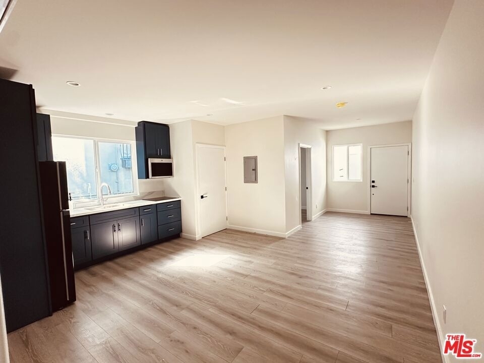 6224 1/8 De Longpre Avenue - Photo 4