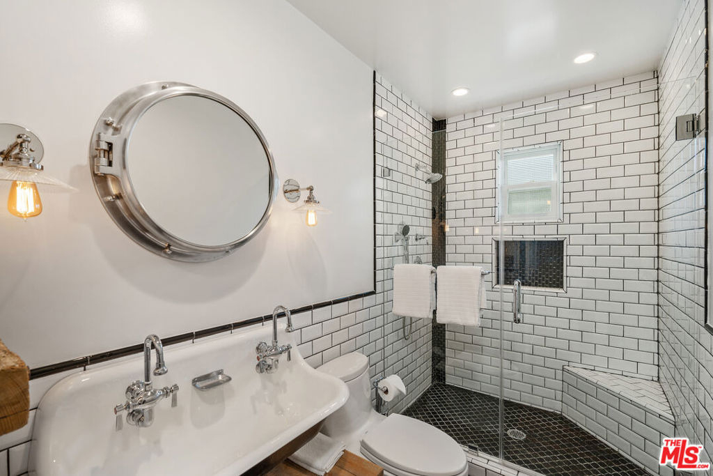 4040 Rosabell Street - Photo 2
