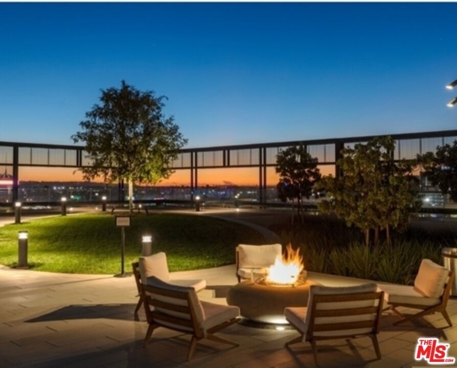 889 Francisco - Photo 2
