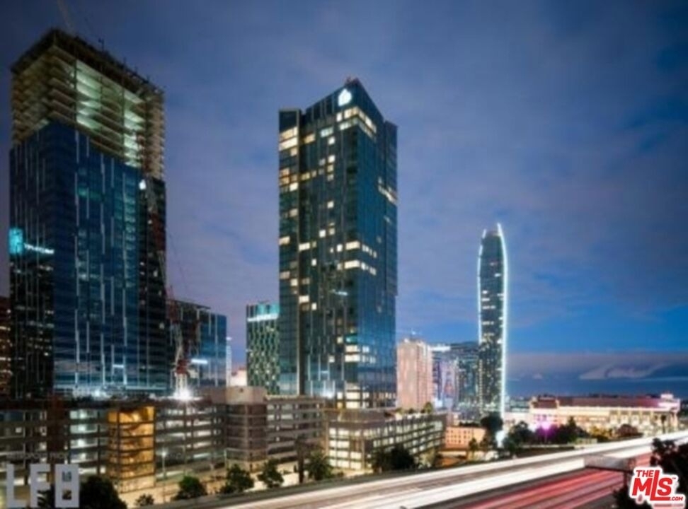 889 Francisco - Photo 0