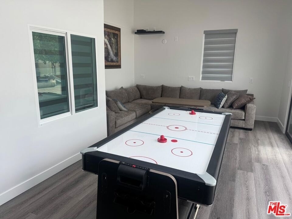 13551 Hart Street - Photo 4