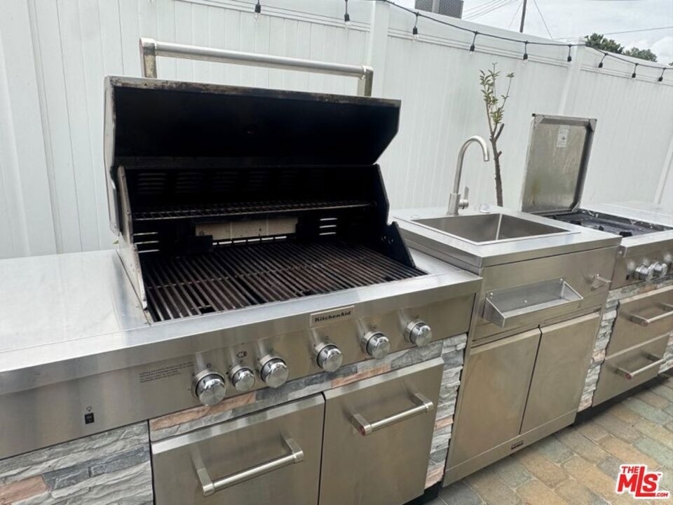 13551 Hart Street - Photo 2