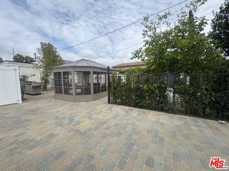 13551 Hart Street - Photo 7