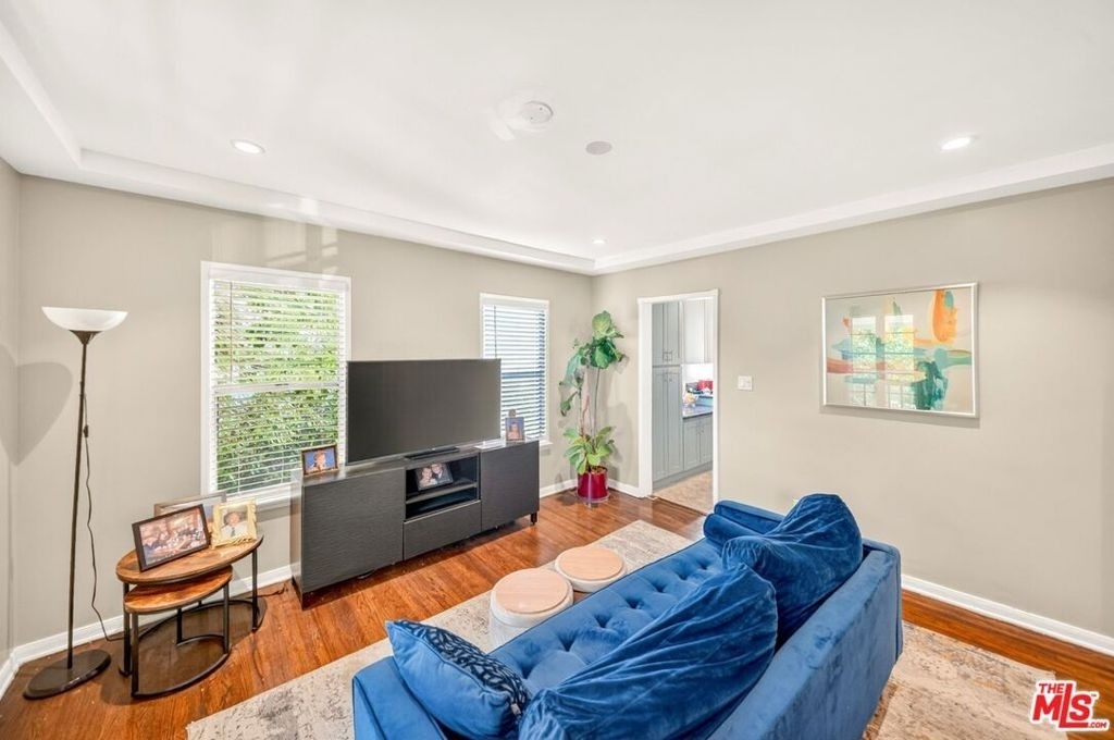 9928 Robbins Drive - Photo 11