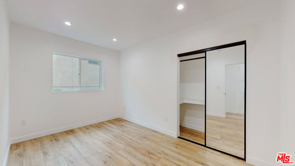 6811 Gloria Avenue - Photo 9