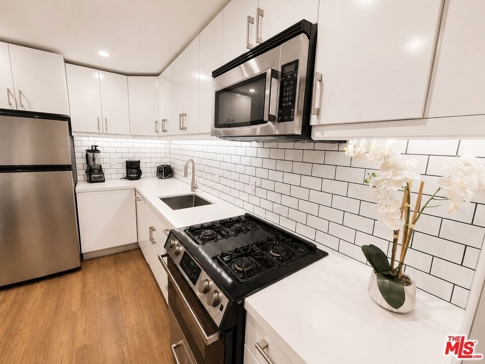 10 27th Avenue - Photo 3