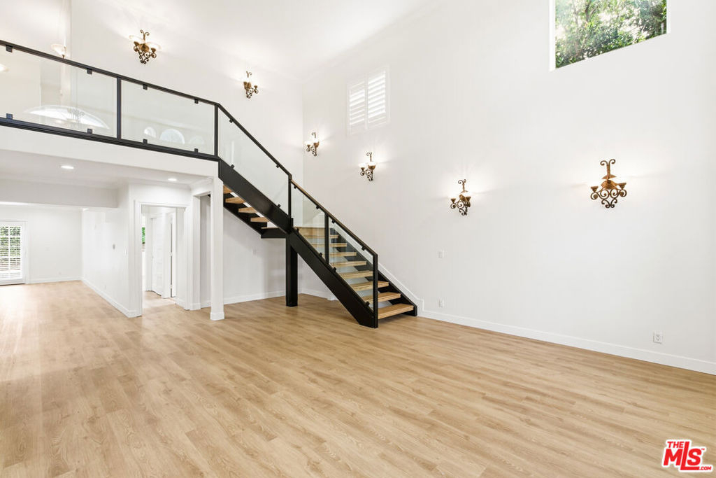 23114 Mariano Street - Photo 6