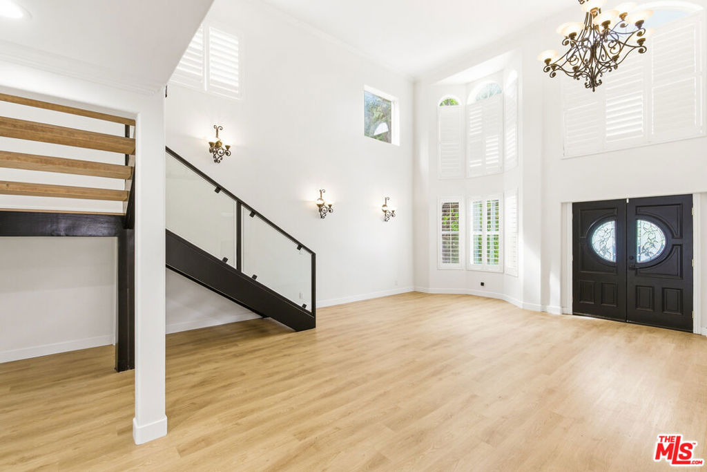 23114 Mariano Street - Photo 10