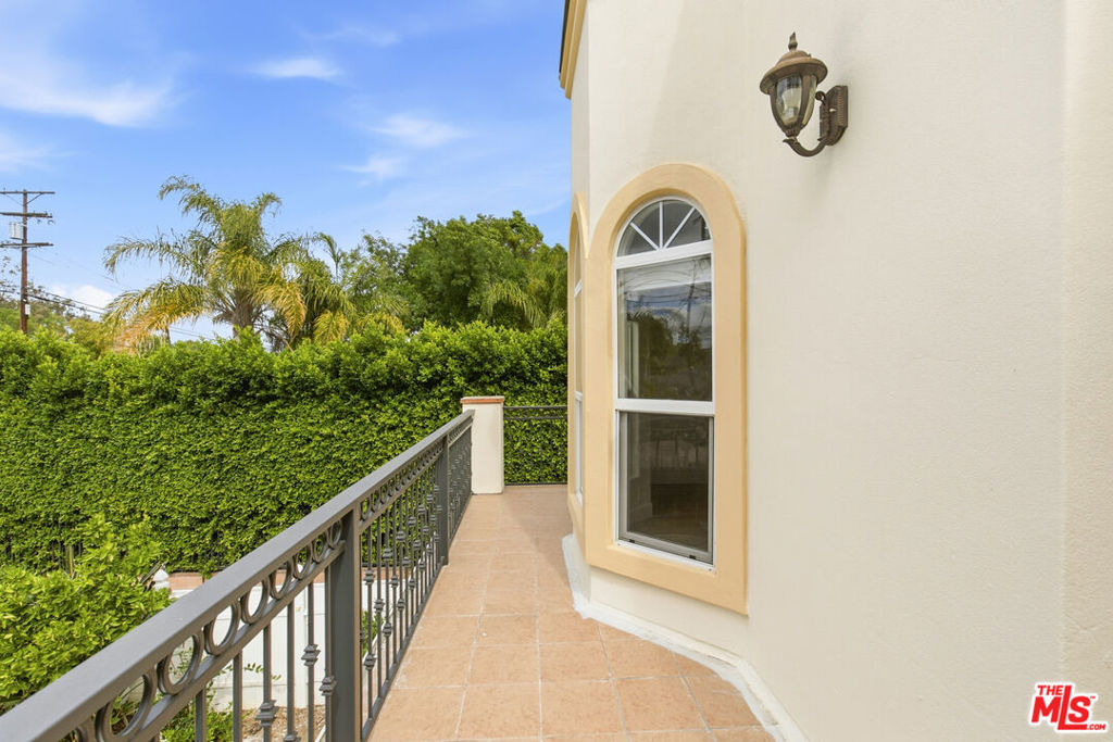 23114 Mariano Street - Photo 28