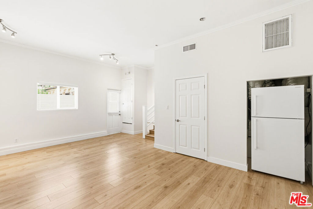 23114 Mariano Street - Photo 17