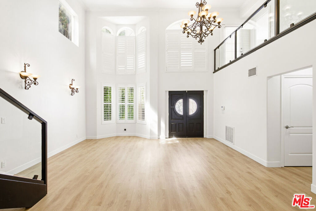 23114 Mariano Street - Photo 9