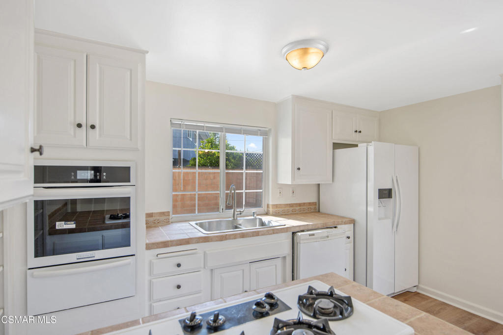 2087 Rhoda Street - Photo 3