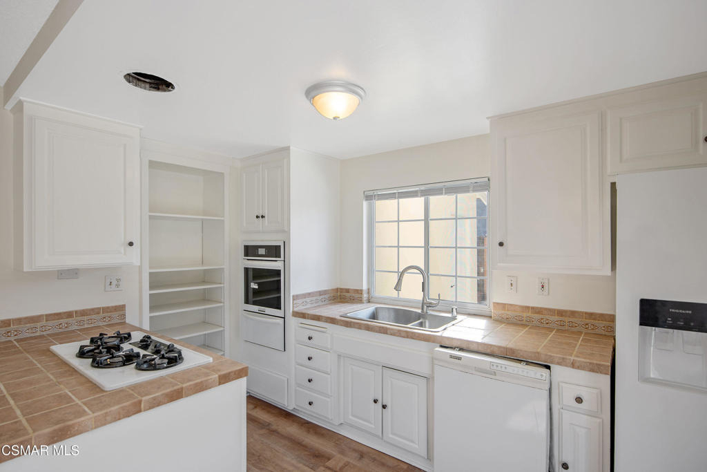 2087 Rhoda Street - Photo 4