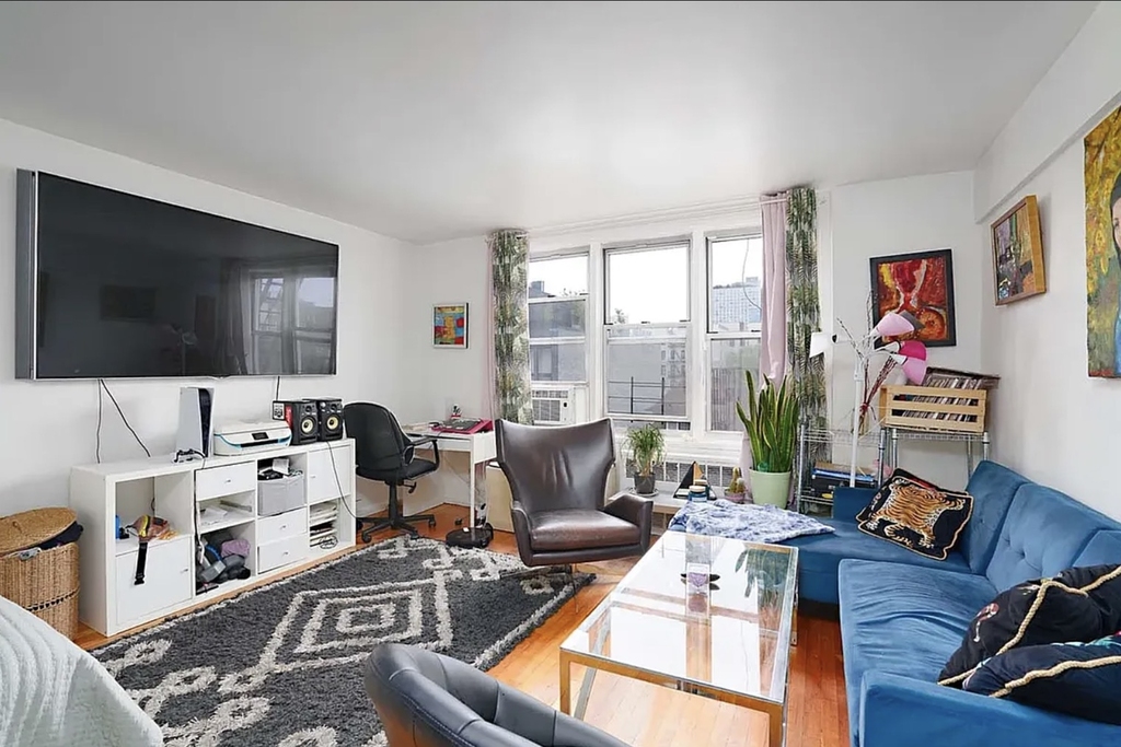150 Hawthorne Street - Photo 1