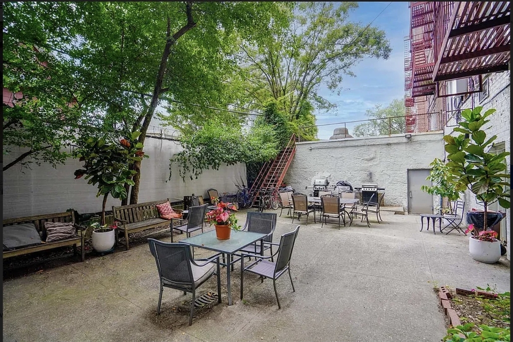 150 Hawthorne Street - Photo 11