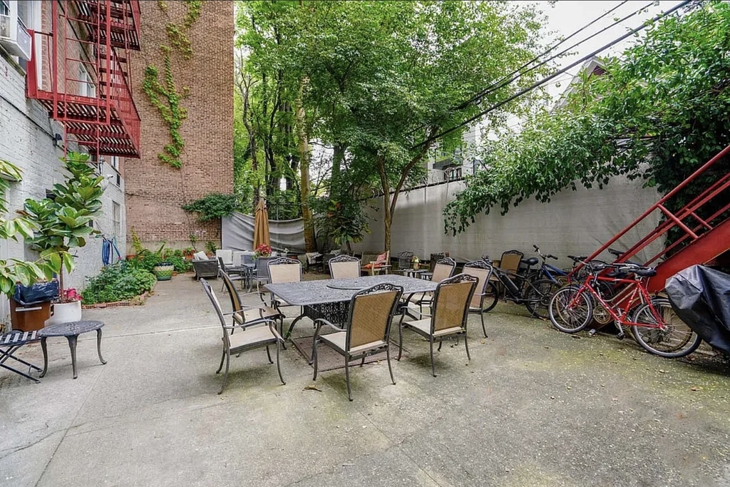 150 Hawthorne Street - Photo 10