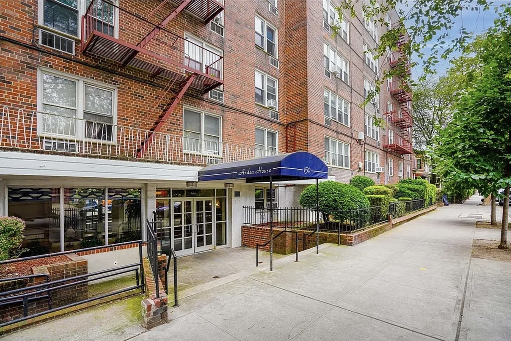 150 Hawthorne Street - Photo 12